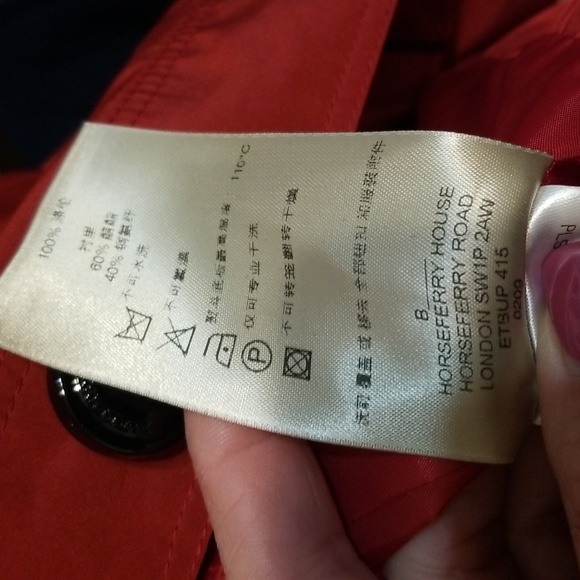 LADY IN RED❣️Gorgeous Iridescent red Burberry short belted jacket - Picture 11 of 12